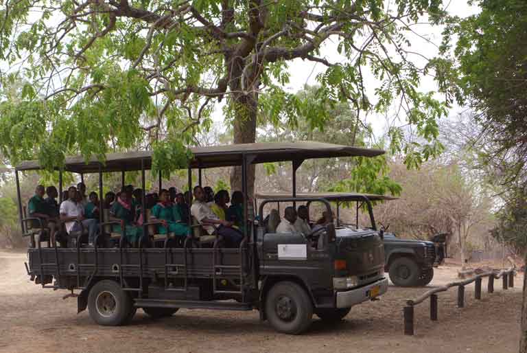 Safaritruck in den Bergen Malawis