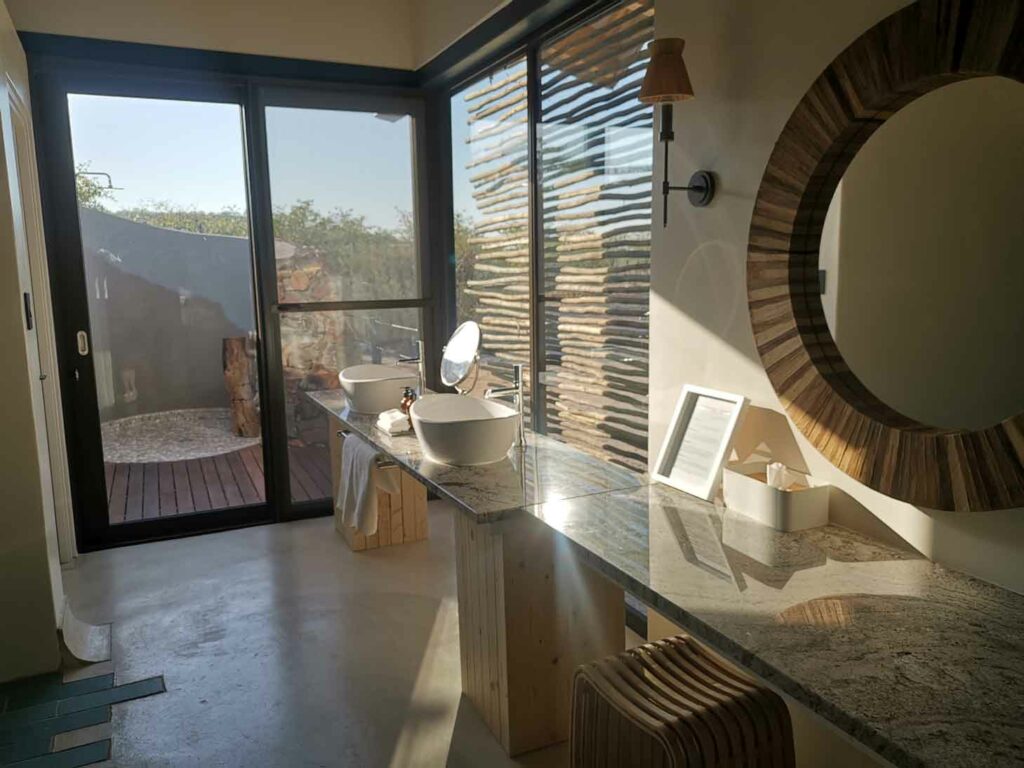 Badezimmer in der Suite für Gäste im Ongava Game Reserve