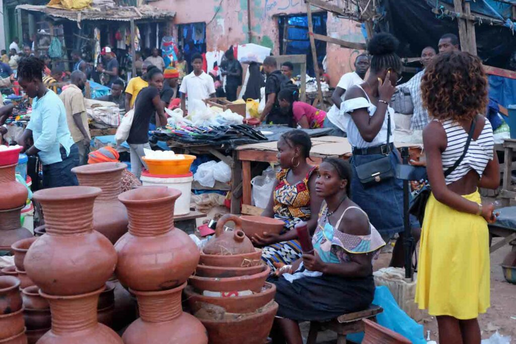 Frauen auf dem Markt von Guinea-Bissau