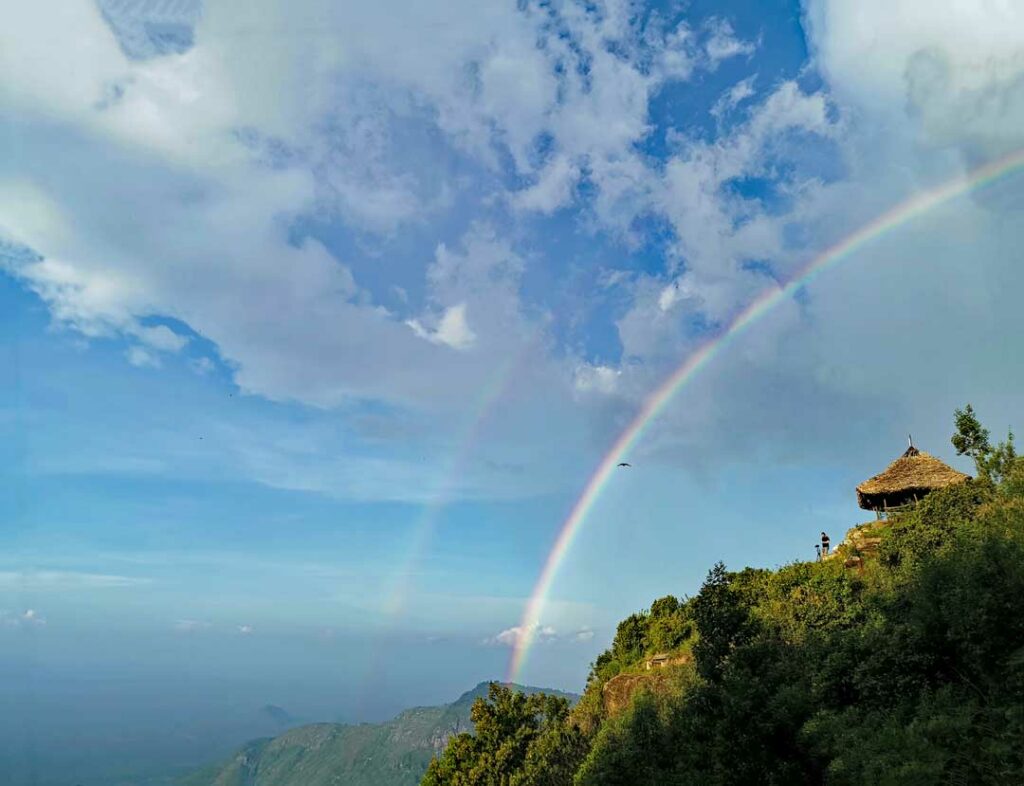 Regenbogen über den Usambara Bergen